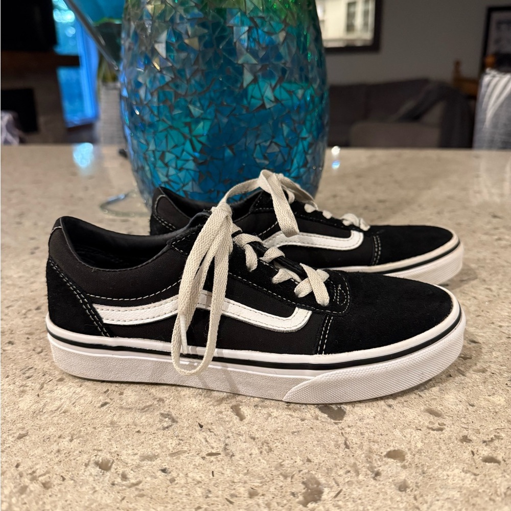 Youth vans size 4